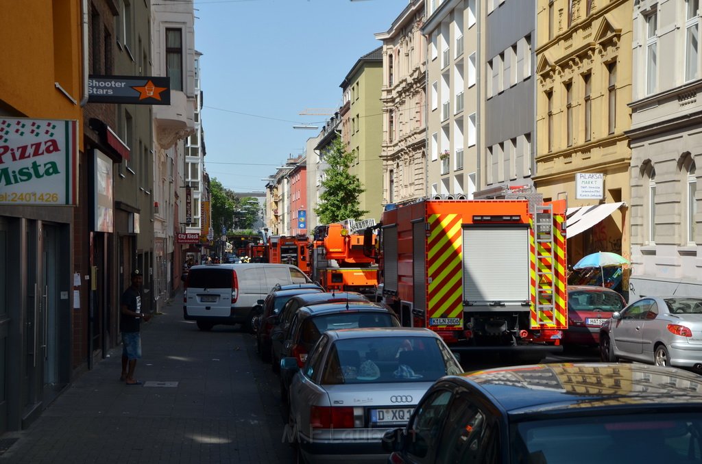 Feuer 2 Y Koeln Altstadt Kyffhaeuserstr P167.JPG - Miklos Laubert